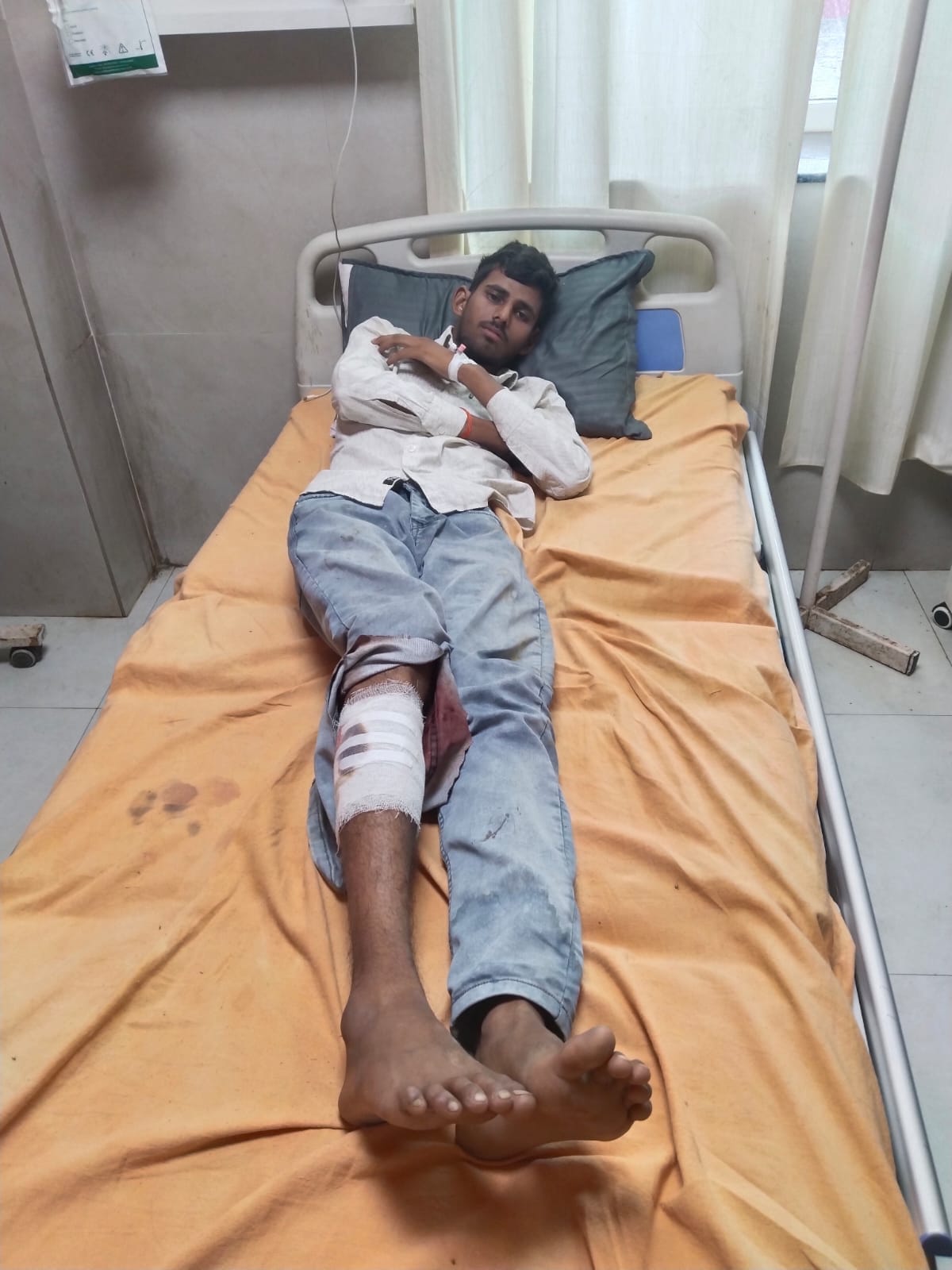 The accused who attacked the girl with a knife was injured in an encounter