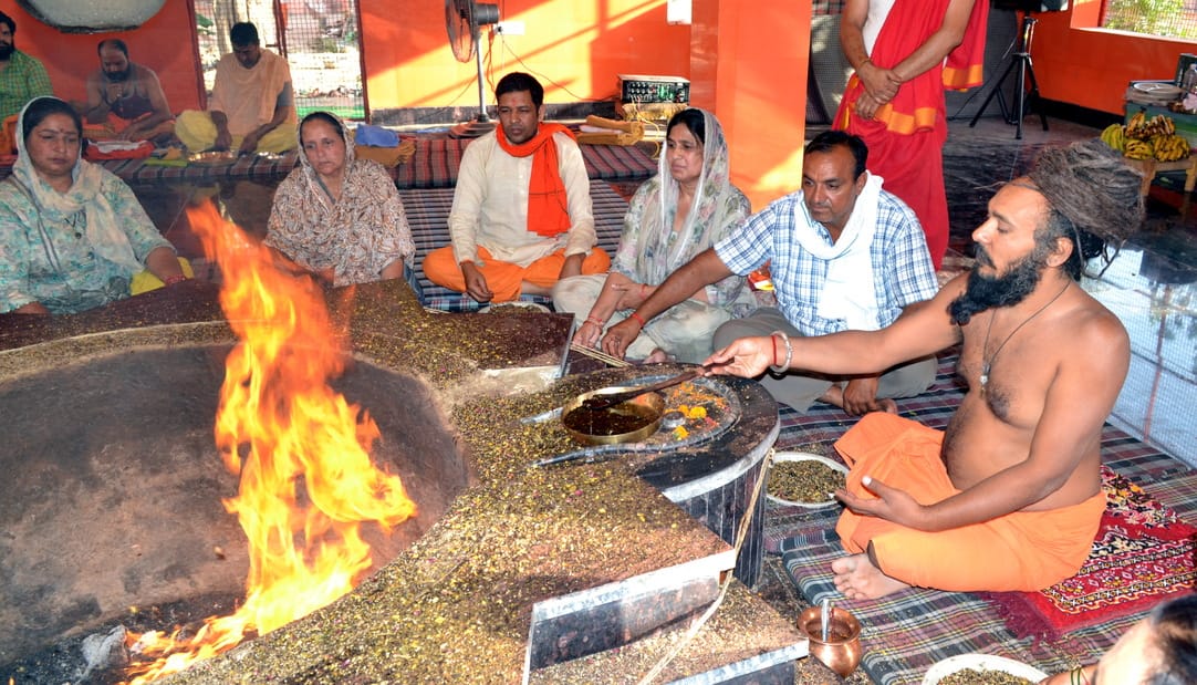 Offerings were made in the havan for the welfare of the world.