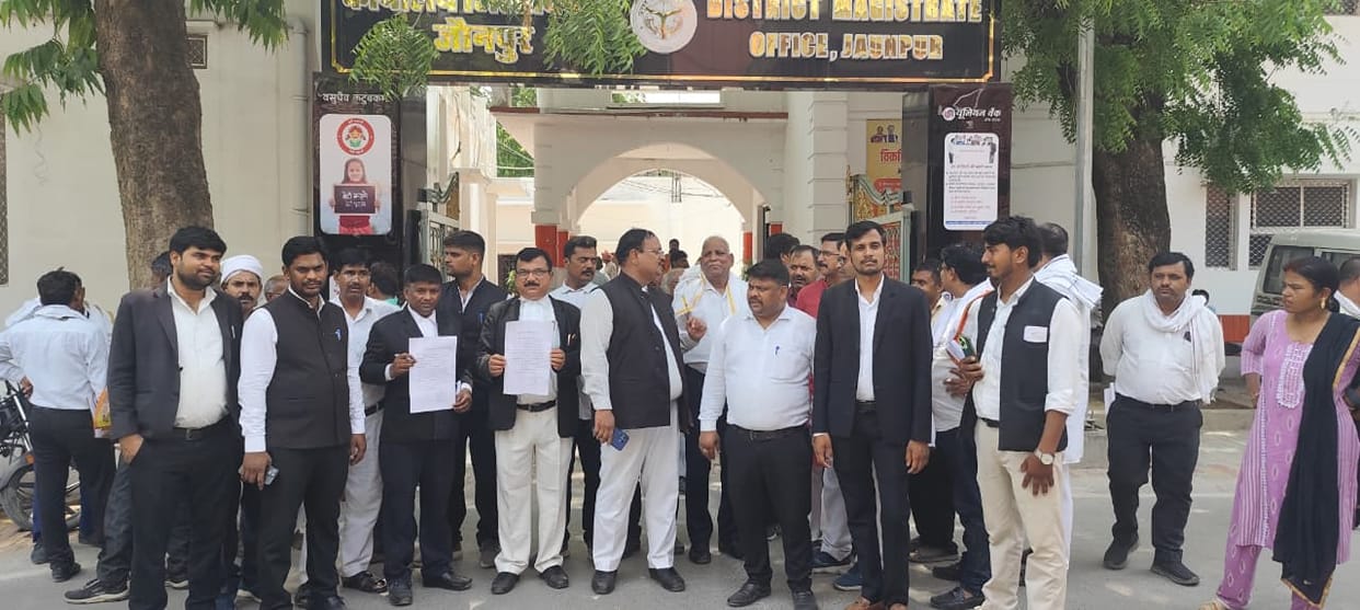 Protest against BJP district president, complaint lodged with DM-SP