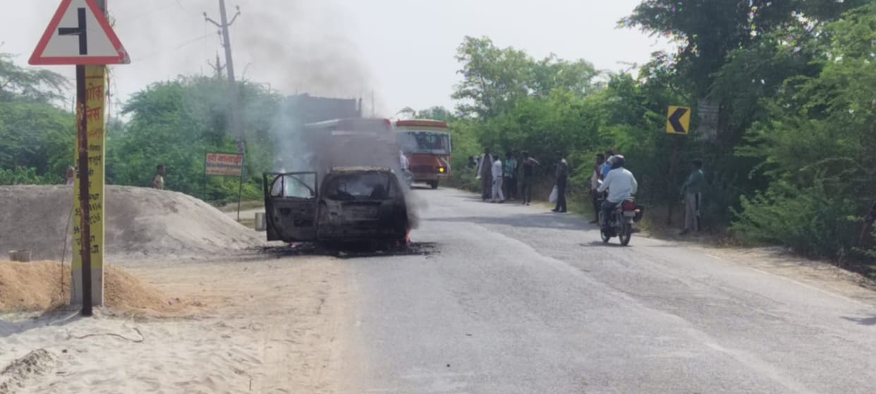 Moving car turns into a ball of fire, passengers narrowly escape