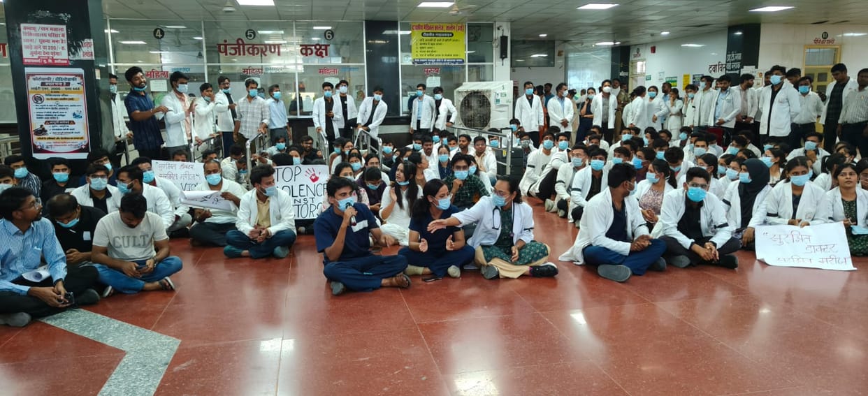FIR lodged against Dr. Aaradhya and 40 unidentified doctors