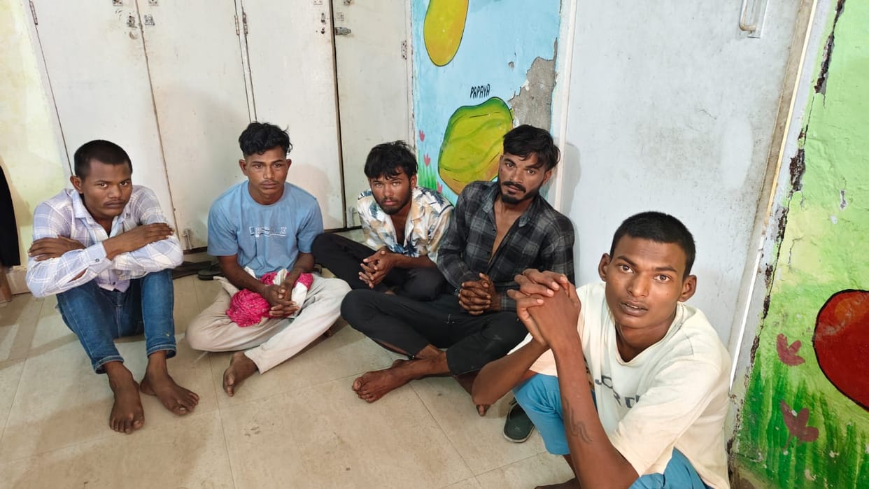Encounter between Police and Pardi Slingshot Gang: Two Criminals Injured, Seven Arrested