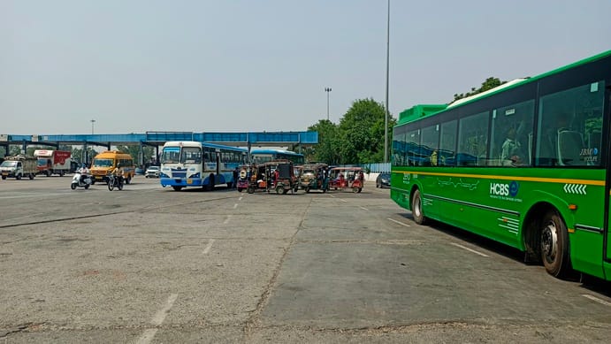 The government is stuck on the project, buses are waiting under the open sky.