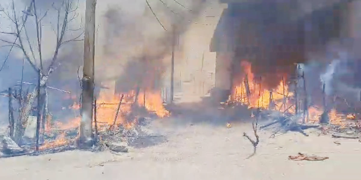 12 huts burnt to ashes in a fire in Baba Buta Basti