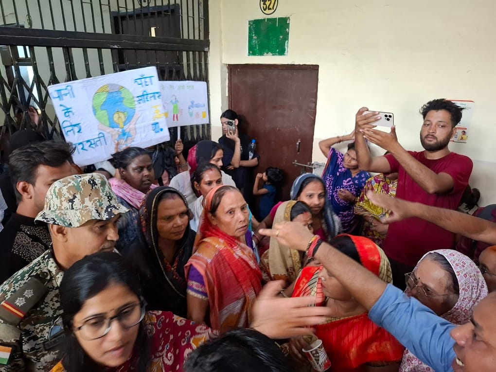 Women protest on water issue before the House session begins