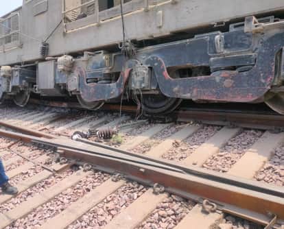 Engine and one wagon of a goods train going to Bhilai derailed