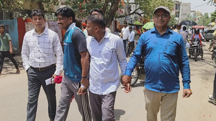 Bihar: भ्रष्टाचार का पर्याय बन चुके सीएस कार्यालय पर निगरानी का एक्शन, 20 हजार लेते ही पकड़ा गया लिपिक