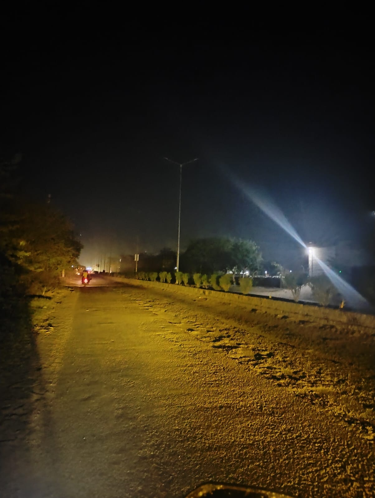 Broken roads, extinguished lamps... amidst the closed street lights, the path of life is difficult; the closed lights on Nohar and Sirsa roads are increasing the risk of accidents
