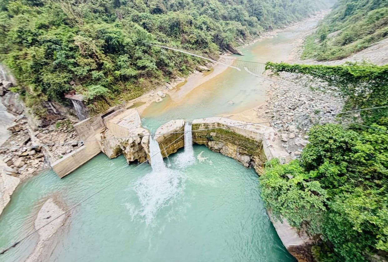 Siddharthnagar youth drowned in Nepal's Dobhan waterfall and went missing