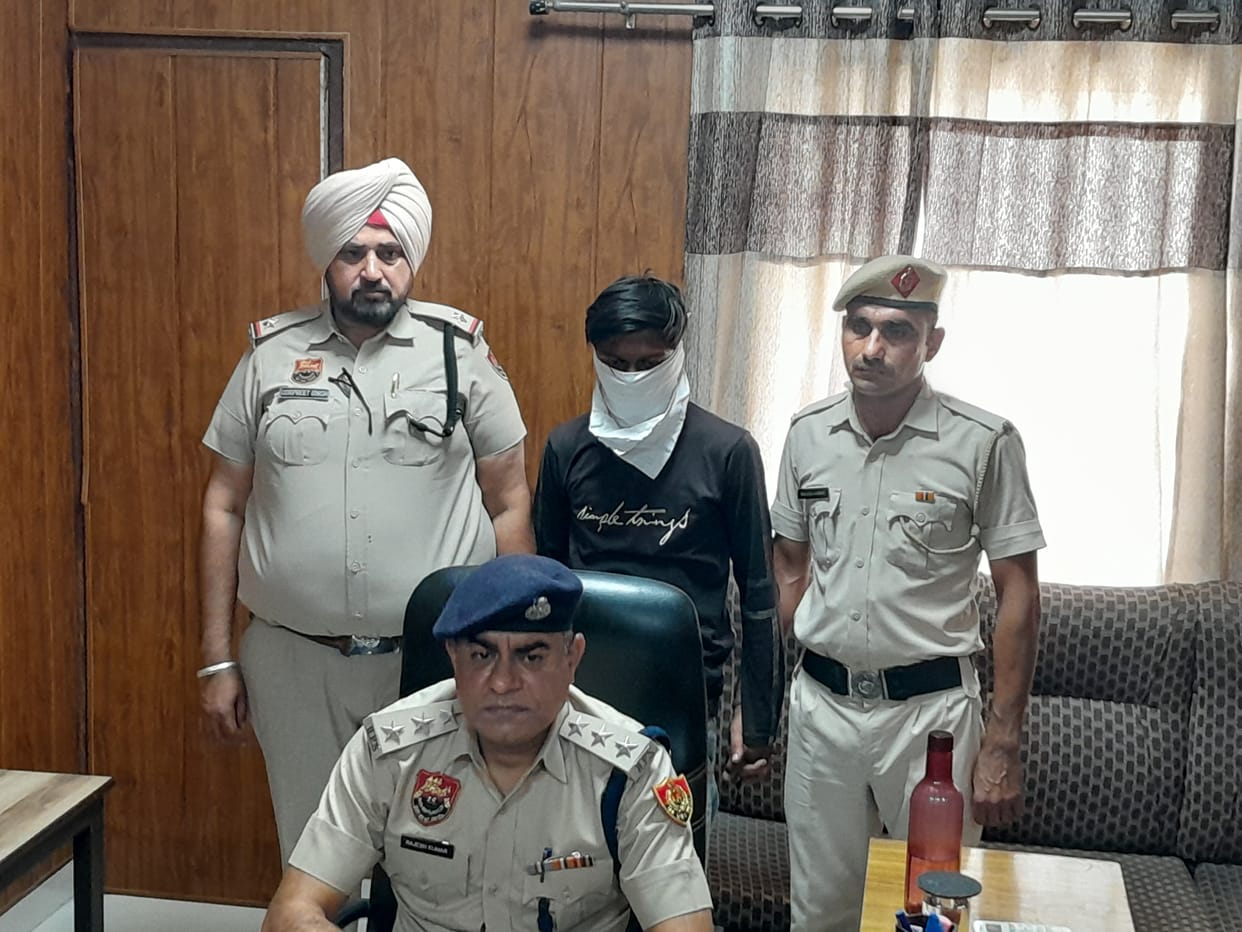 An employee kidnapped the shop owner's son and demanded a ransom of 7 million.