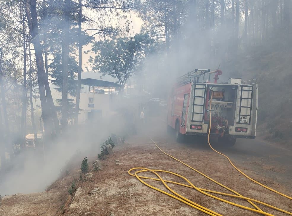 Forest fire breaks out near Ambedkar Hostel in Pauri
