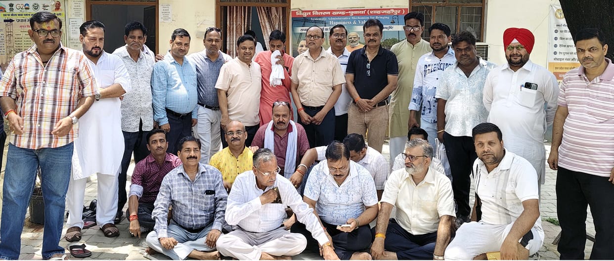 Traders Outraged Over Power Cuts in Puwayan... Staged Sit-in at Power Substation