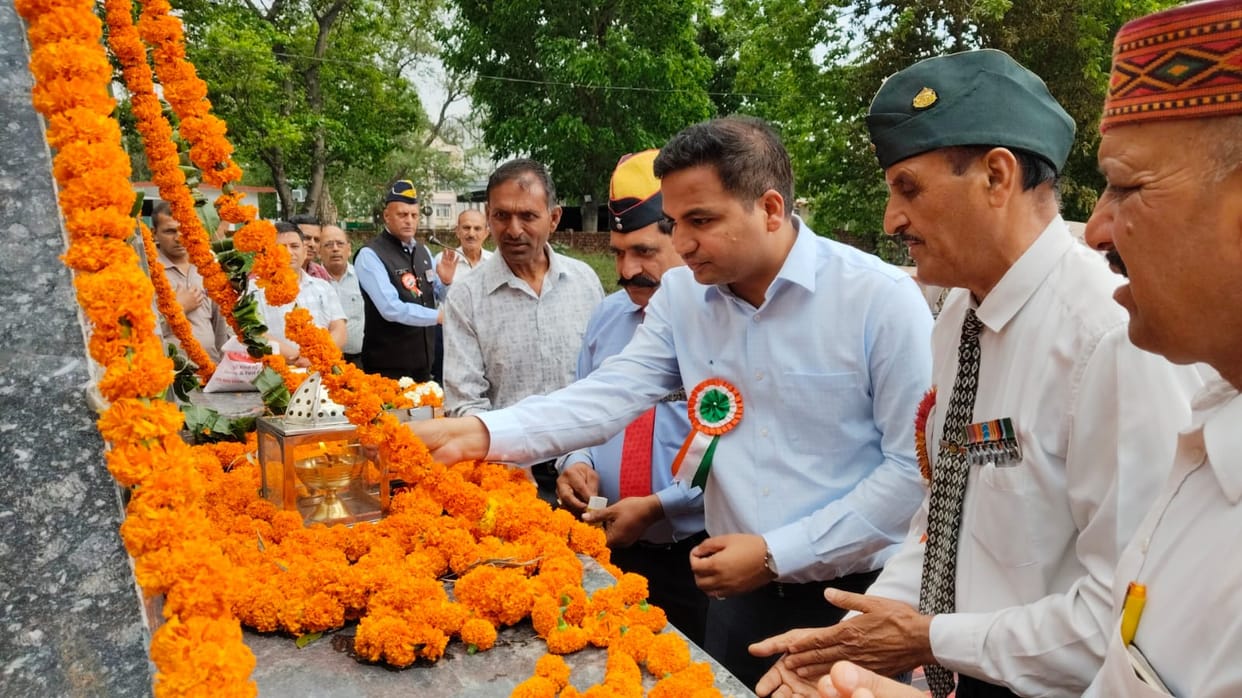 Tribute paid to martyr Subedar Baldev Kumar Sharma, brave woman Aruna Devi honoured