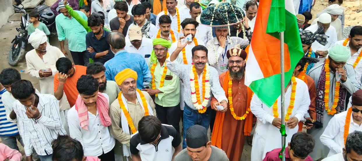 Chadar Poshida was performed at the tomb of Makhdoom Baba in Dohrighat.