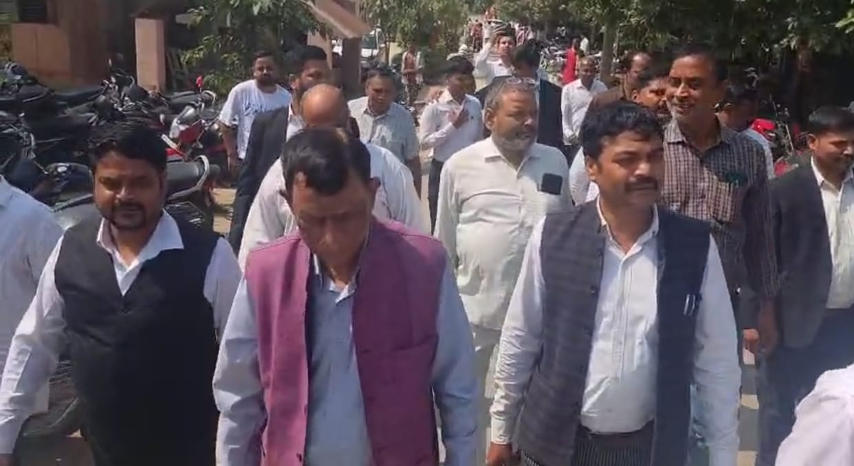 SDM accused of indecency, lawyers boycott judicial work
