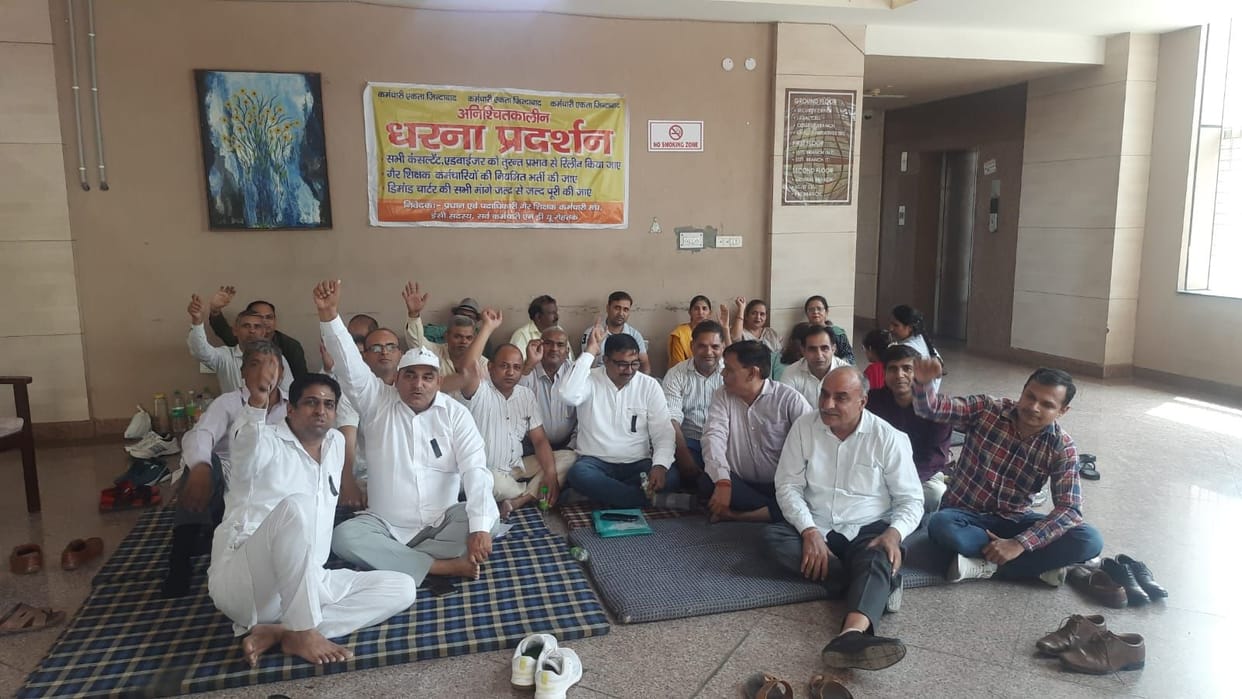 Teachers' union to submit memorandum to Governor regarding demands, preparing for full strike from Monday