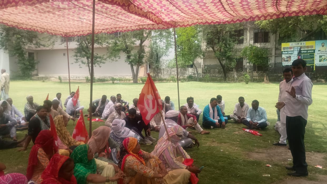 Two-day sit-in protest by sanitation workers at Minister Bedi's office: CITU
