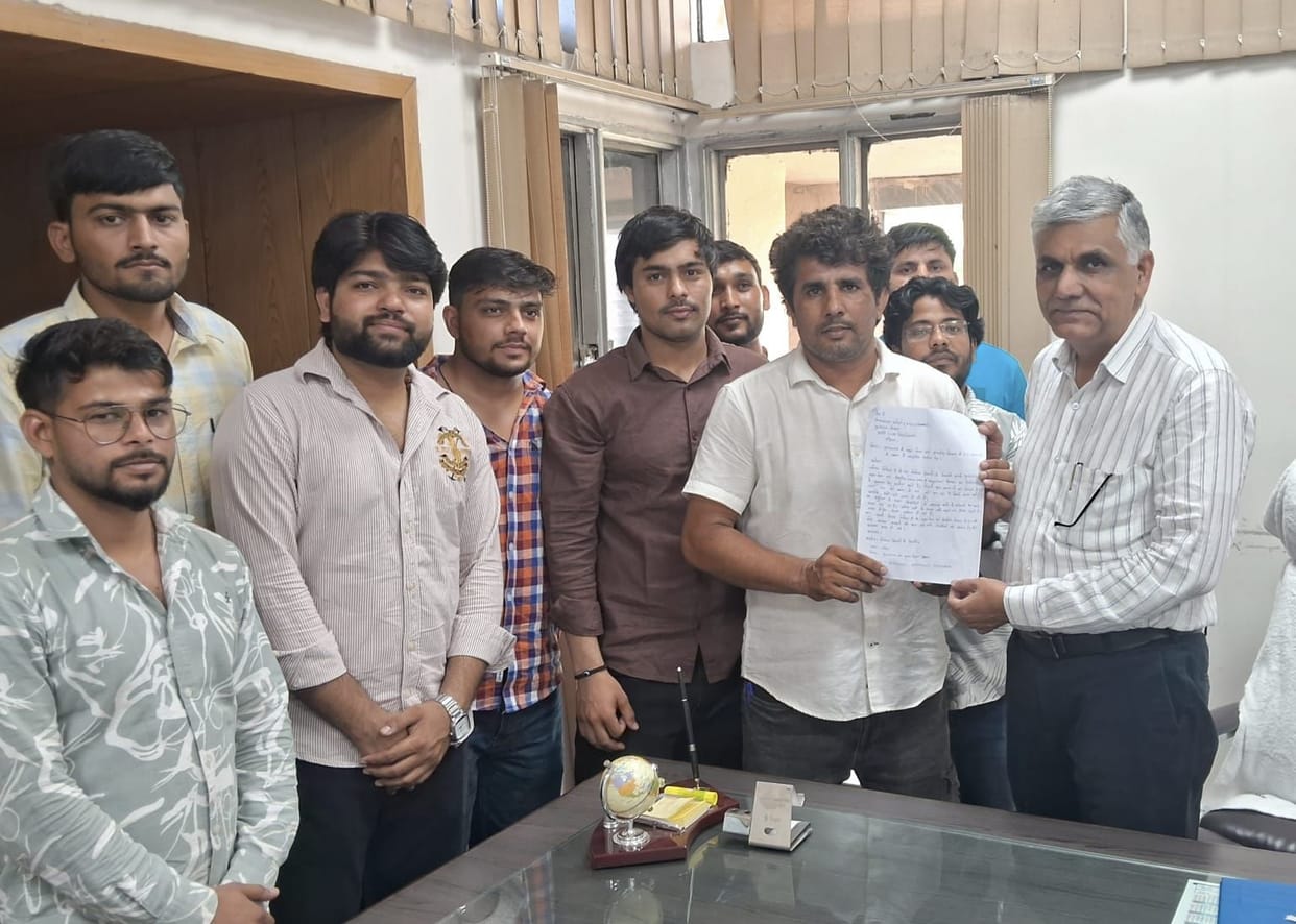 MDU students raised the demand to get the AC repaired.