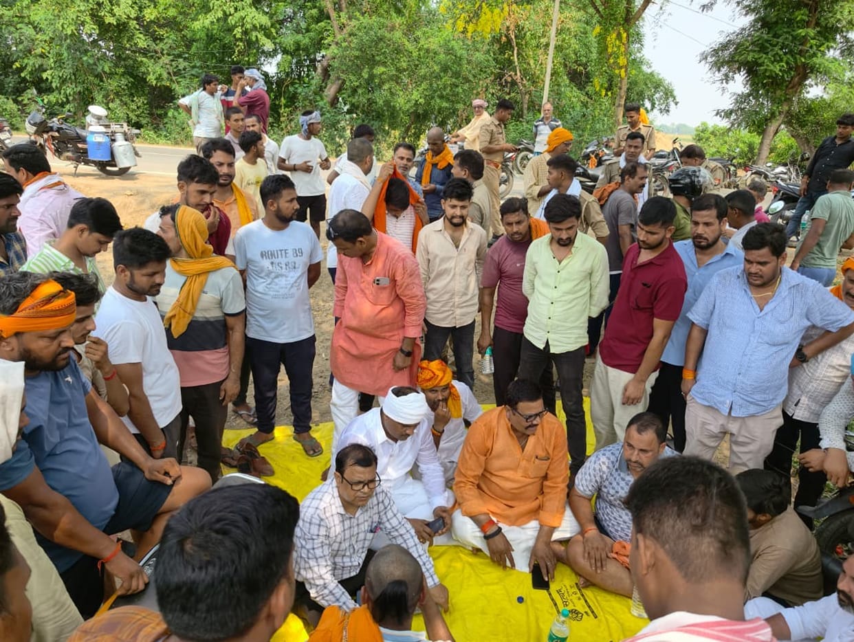When the people of Bharouli stopped the supply, the people of Laxmanpur reached the sub-centre and an argument ensued.