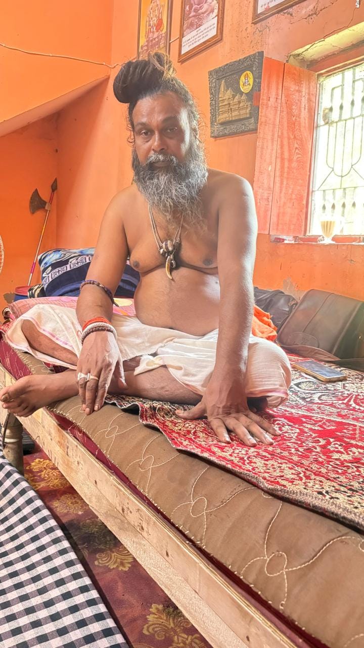 Mahant resumes fast for temple renovation