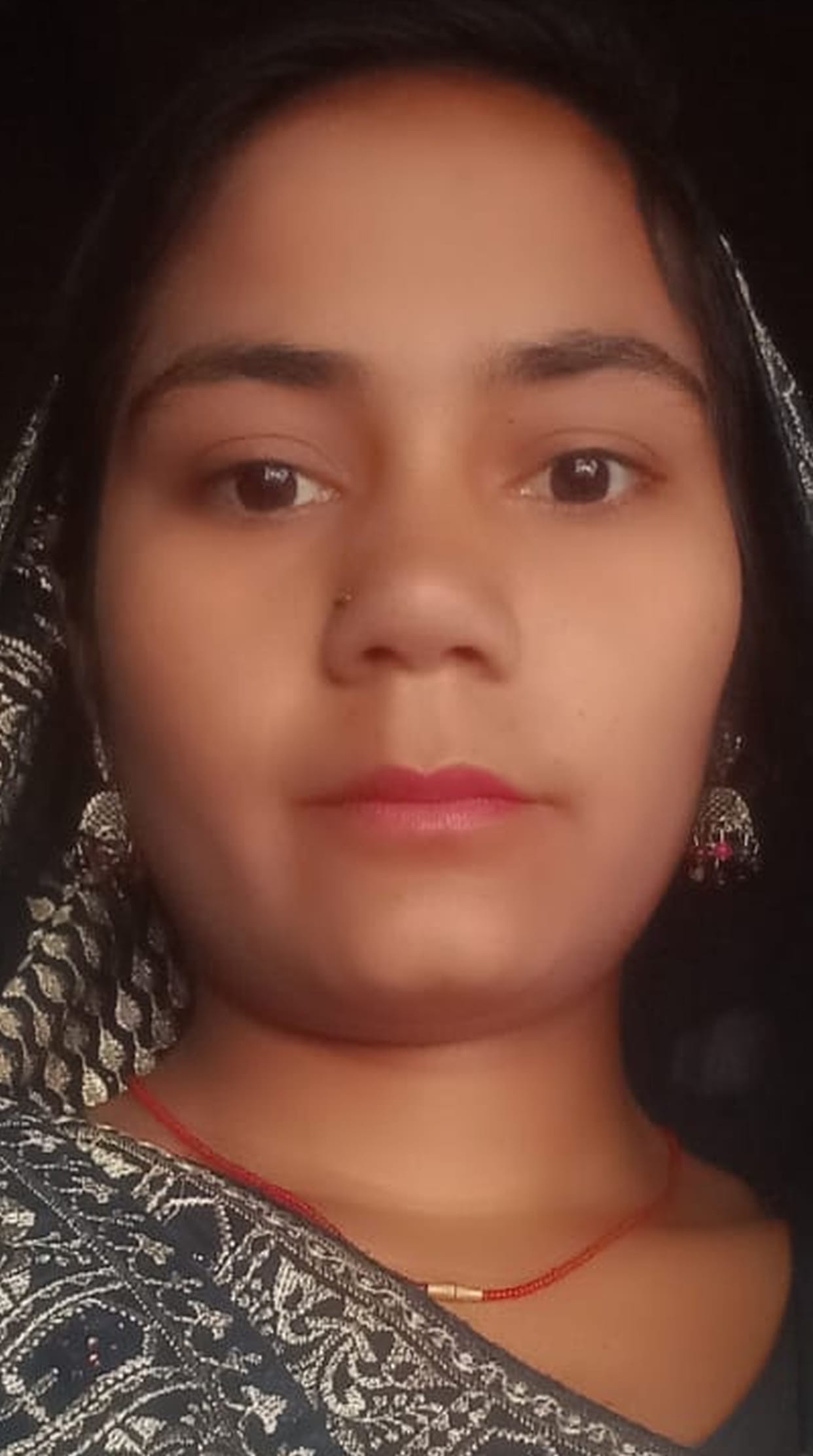 Woman who eloped with lover dies after consuming poison.