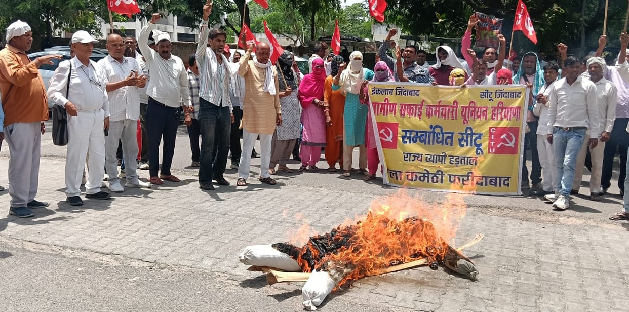 Cleaning workers demonstrated in the Mini Secretariat complex.