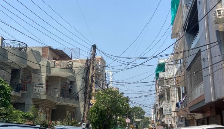 Dangling electric wires pose a threat in Sector 23A