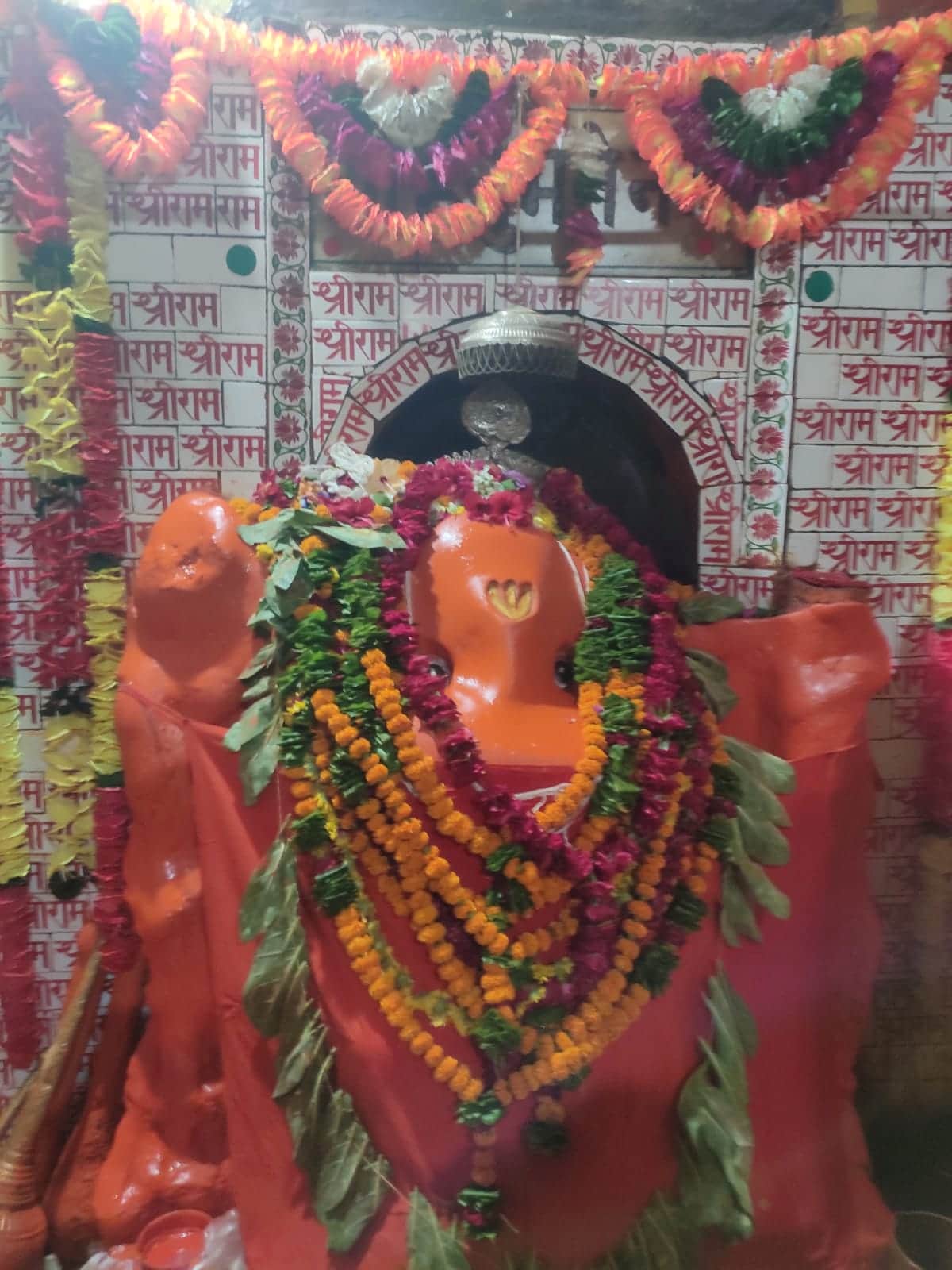 फोटो - 11 मंदिर में स्थापित प्राचीन हनुमान प्रतिमा। संवाद