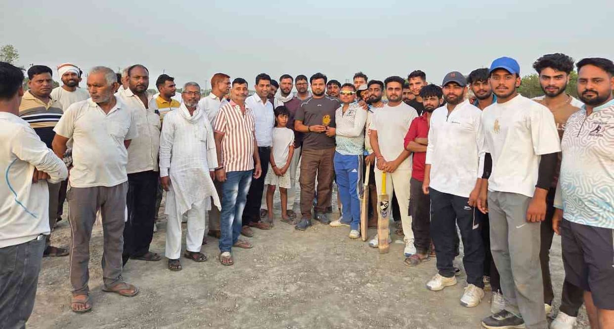 Rathdhana and Malikpur teams won the Inter Village Cricket Tournament.