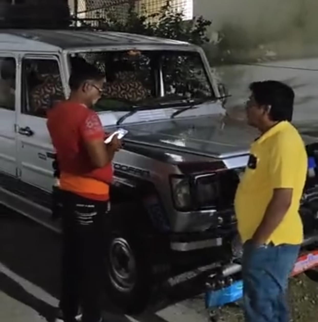 Chhindwara News: Firing on Vehicle Carrying Employees in Sausar, Bullet Shatters Windshield, 7 Escape Unhurt