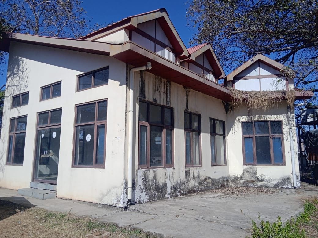 The tourism department's cafe in Jukhaala has been closed for years.