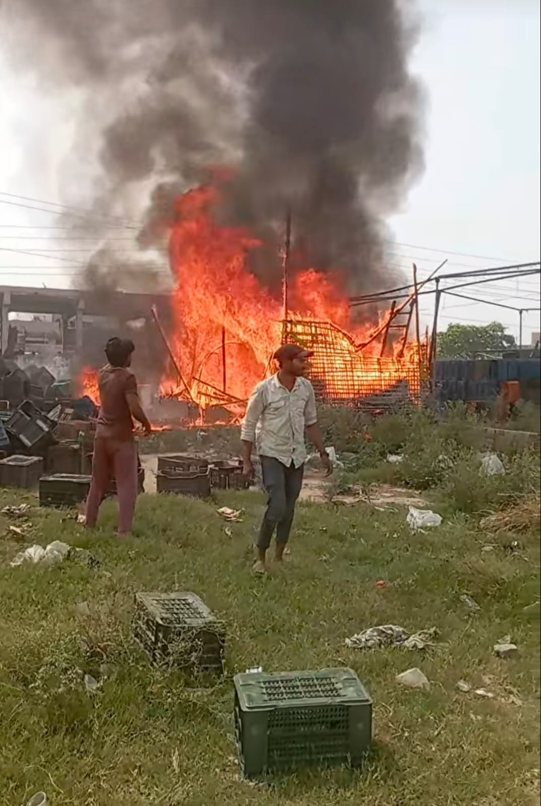A massive fire broke out in a shop in Naveen Mandi, goods worth lakhs burnt to ashes.