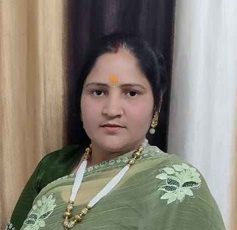Female post office agent dies in collision between car and e-rickshaw