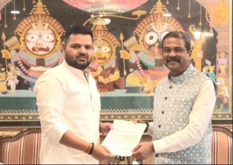 MPs met the Education Minister demanding Central and Navodaya Vidyalayas