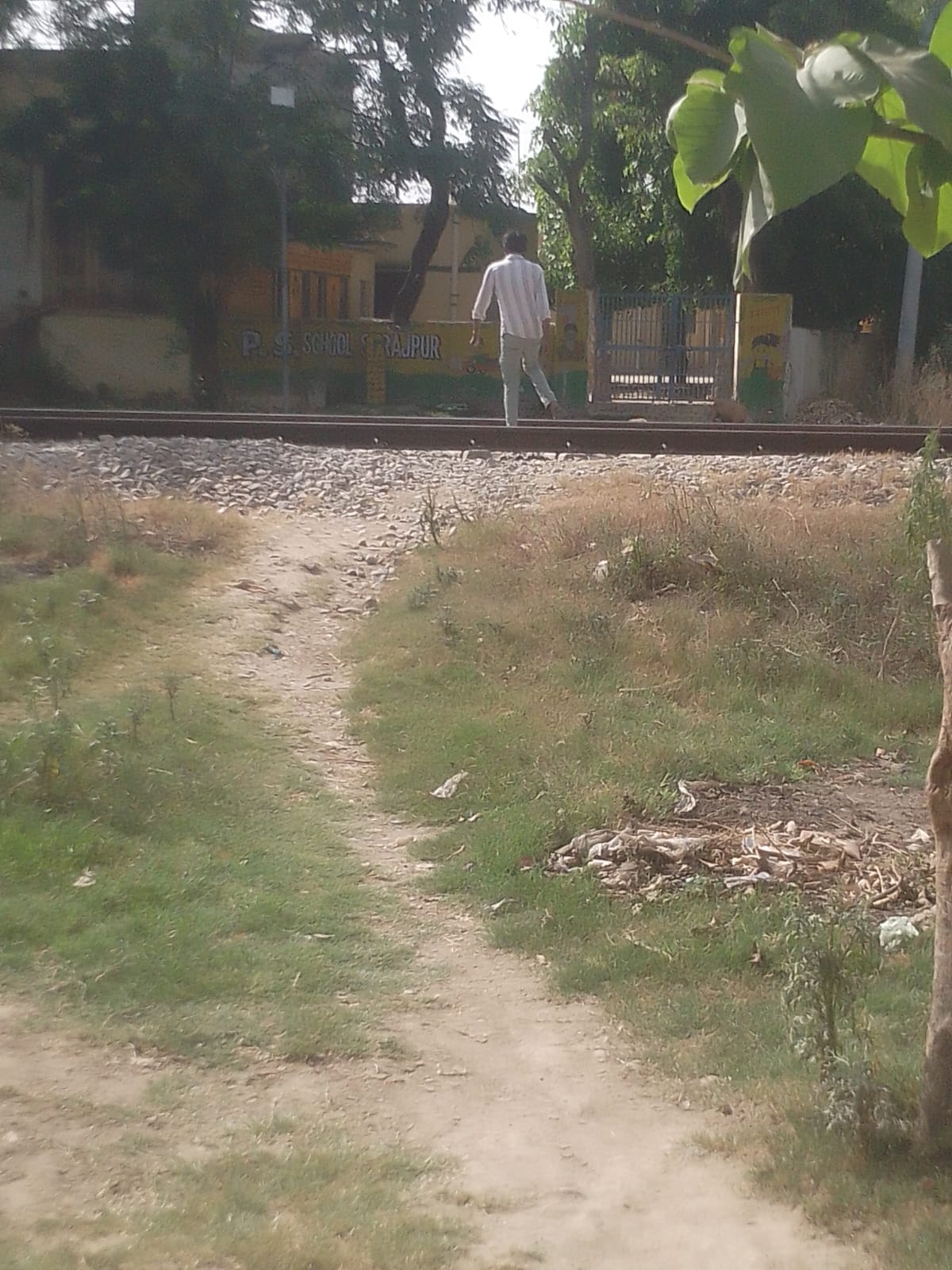 Pregnant women walk a kilometer along a rocky path to the hospital.