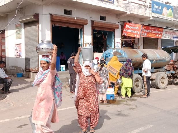 Drinking water crisis in Sampla, thirst quenched with the help of tankers