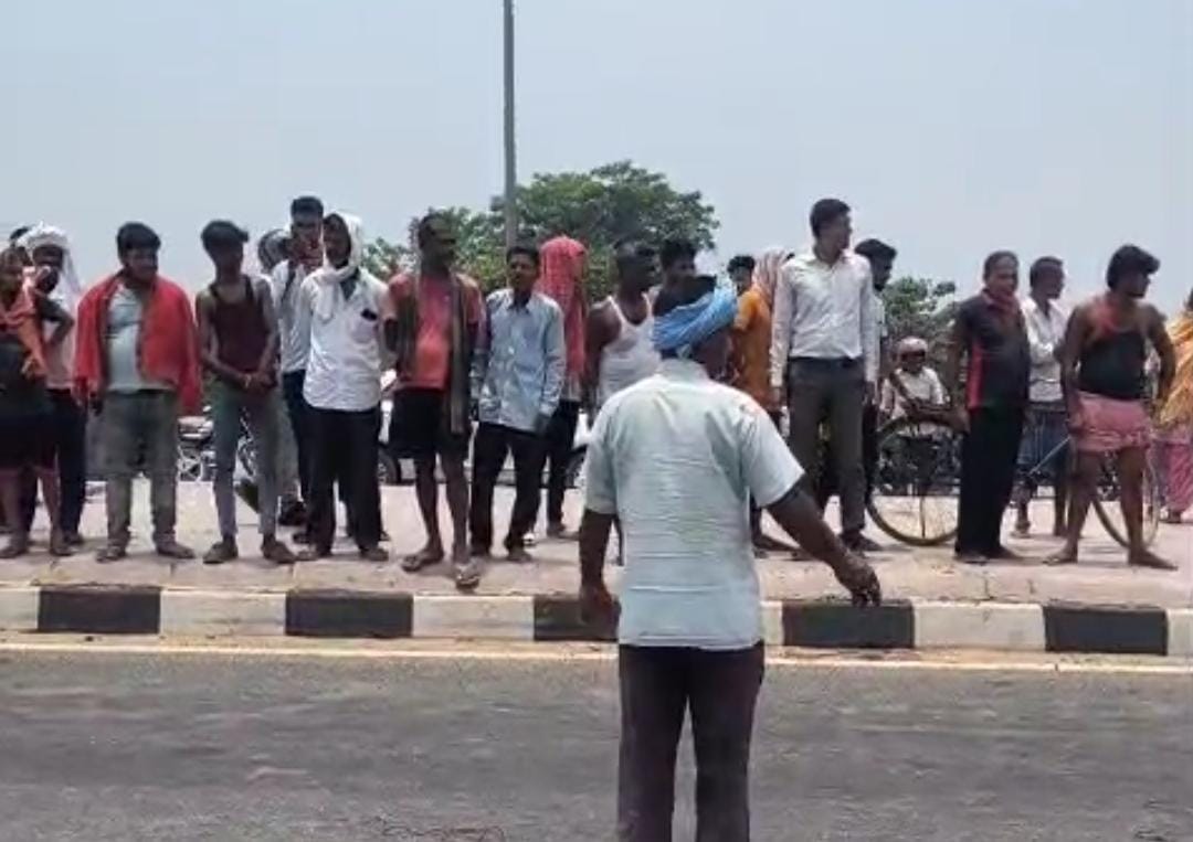 two finance company employe died in road accident driver flee away Muzaffarpur Bihar