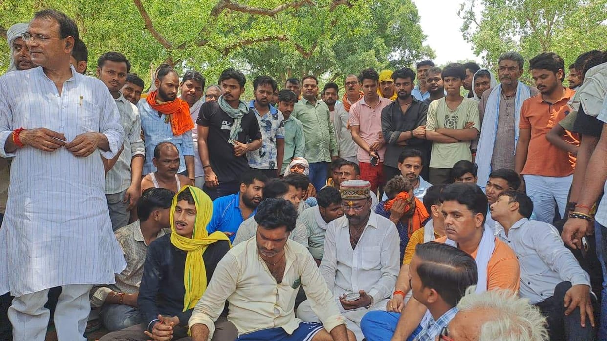 Villagers sat on a sit-in for 16 hours, locking the sub-center, darkness prevailed in 89 villages