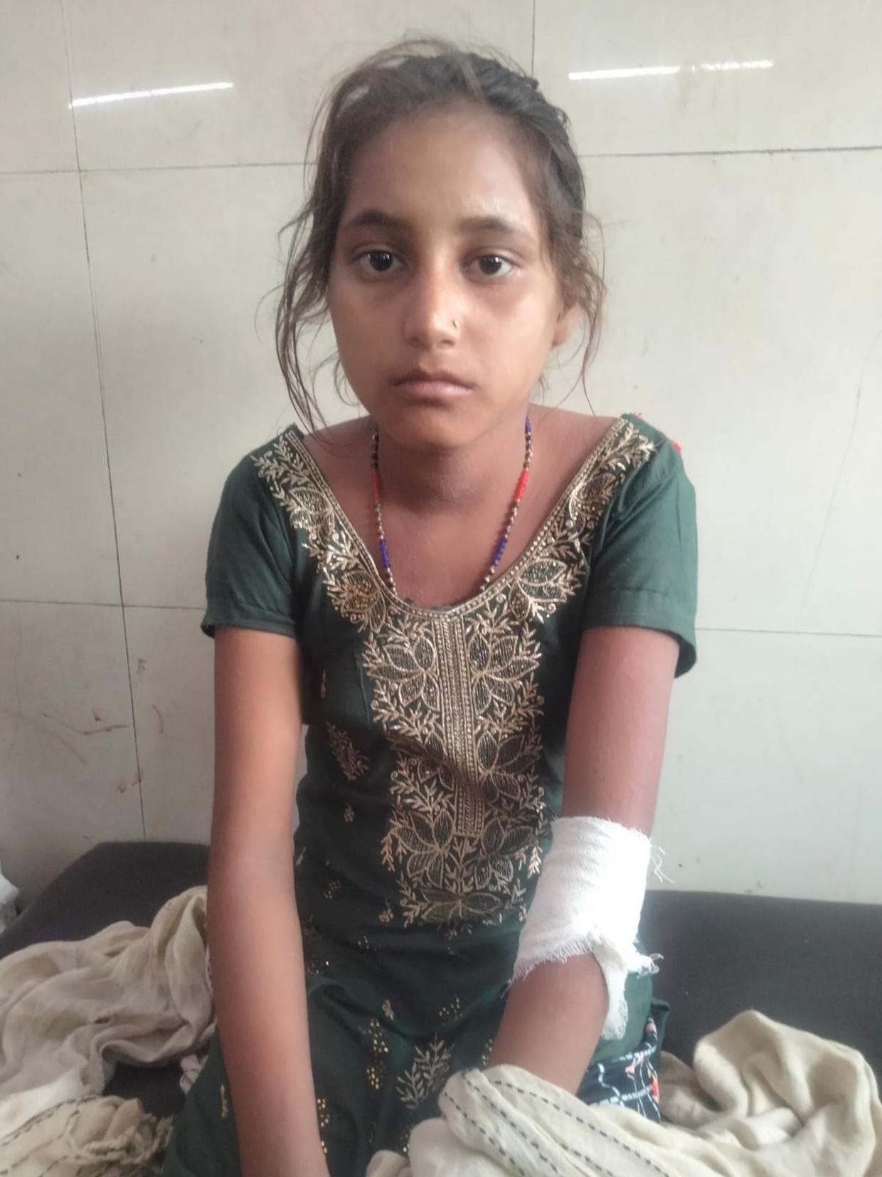 Teenage girl attacked by leopard, rescued by villagers; brave girl fought alone for five minutes