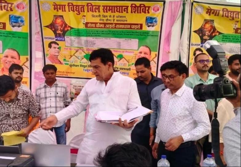 Energy Minister directly interacted with consumers and listened to their problems