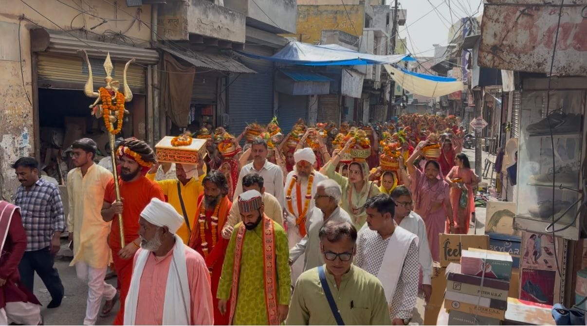 Women took out Kalash Yatra