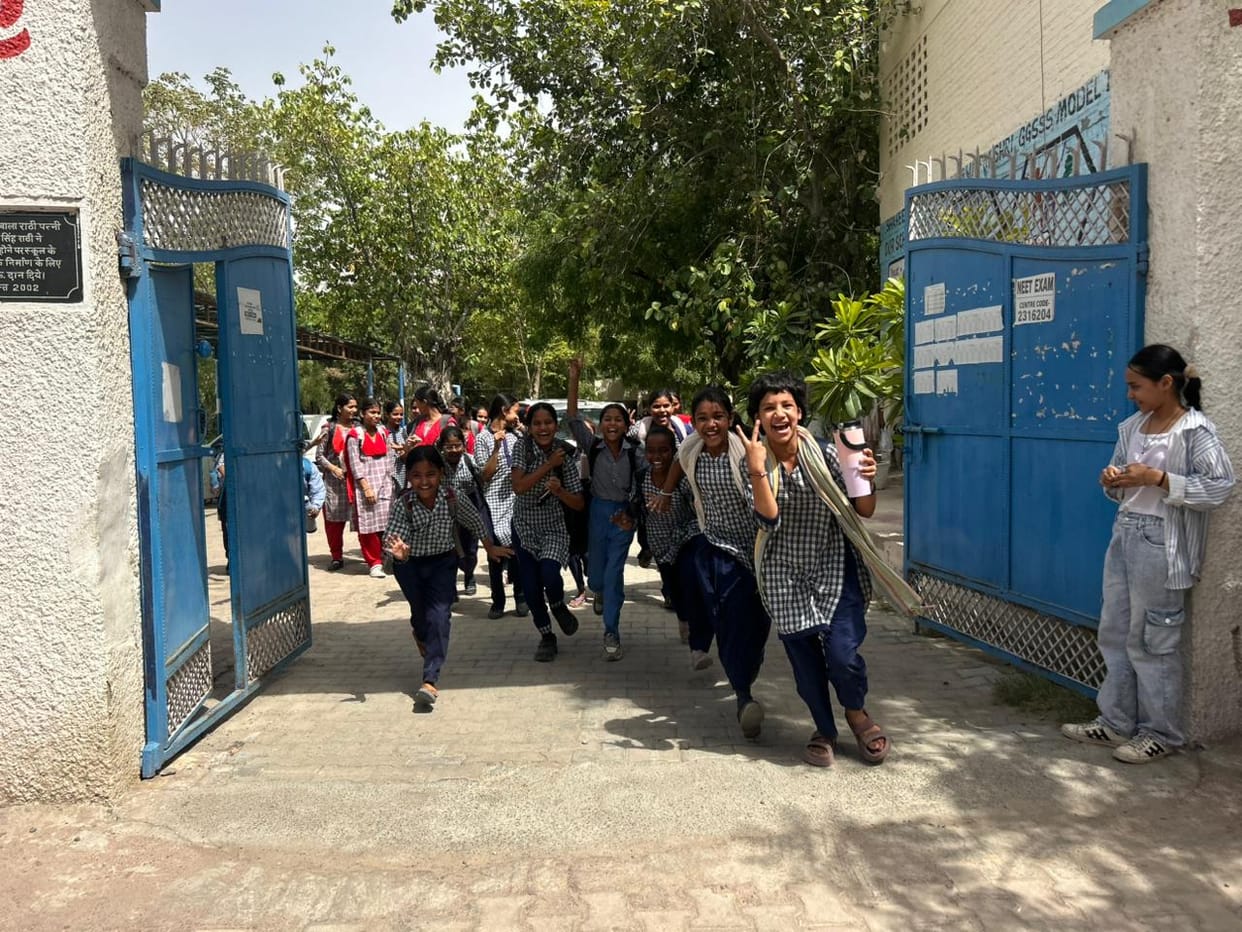 Schools closed till June 30, teachers will solve children's problems on WhatsApp