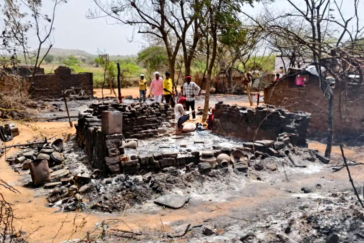 Forest fire in Datia reduces camp to ashes, 12 houses gutted; anger erupts over delay in fire brigade