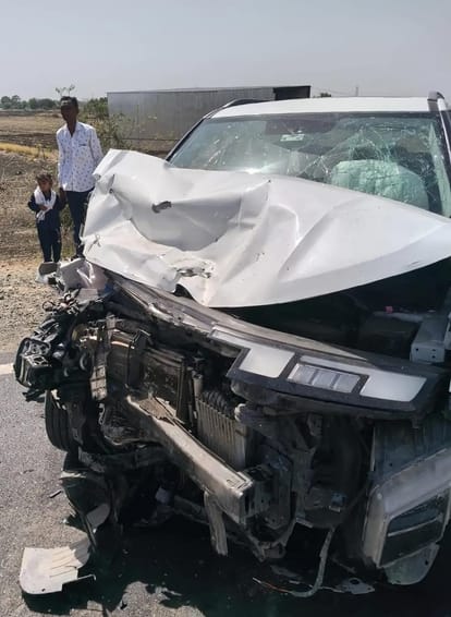 Fatal Crash at Madavda Phanta Near Khacharod: Couple Dies in Head-On Collision Between Eco and Creta