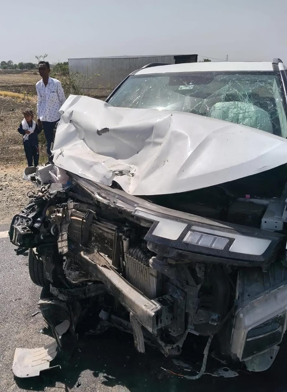 Fatal Crash at Madavda Phanta Near Khacharod: Couple Dies in Head-On Collision Between Eco and Creta