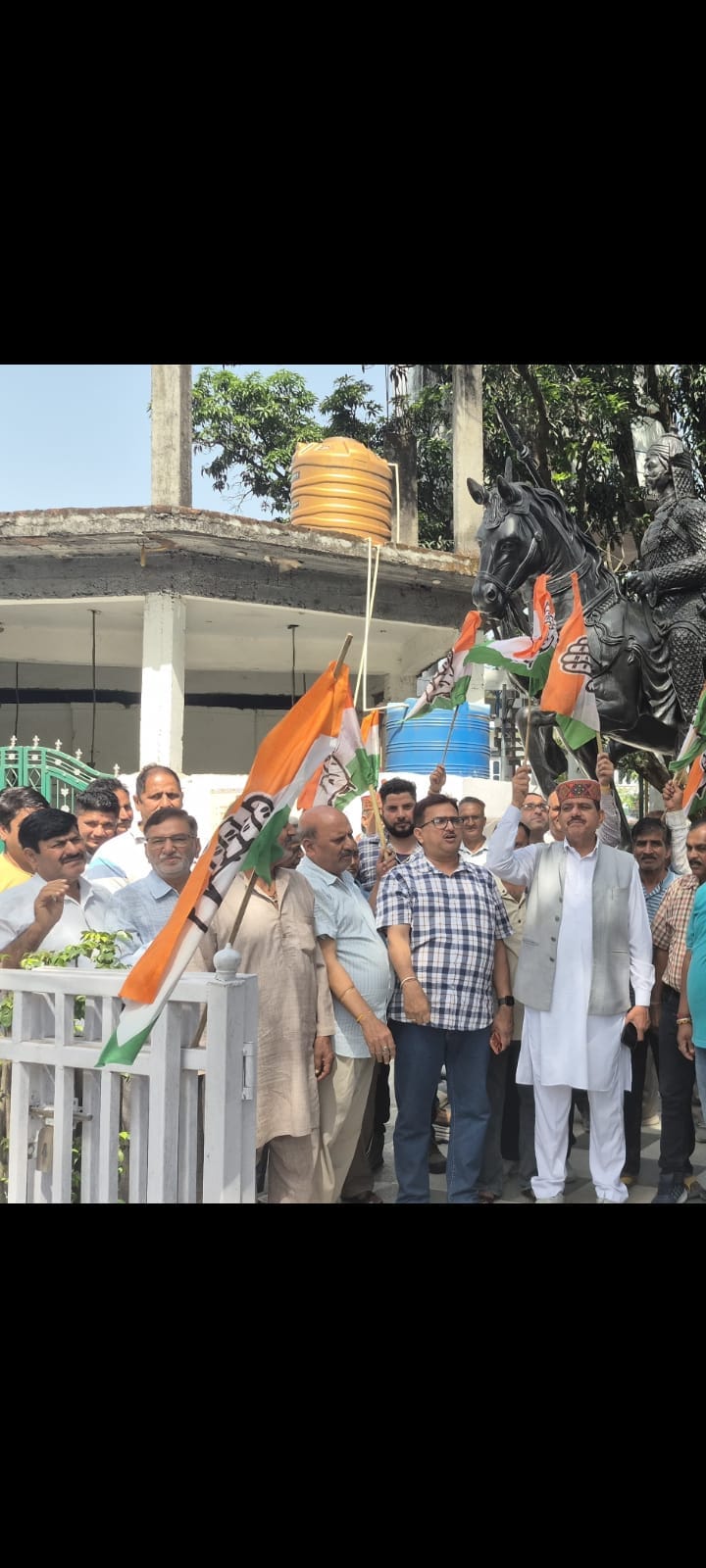 Congress protests in Sujanpur over hike in petrol and diesel prices