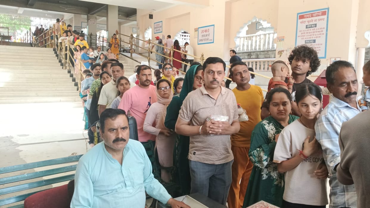 Crowd of devotees gathered in Shaktipeeths of Kangra district