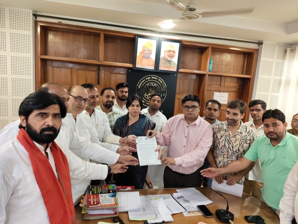 SP workers enraged over power crisis, surrounded MD