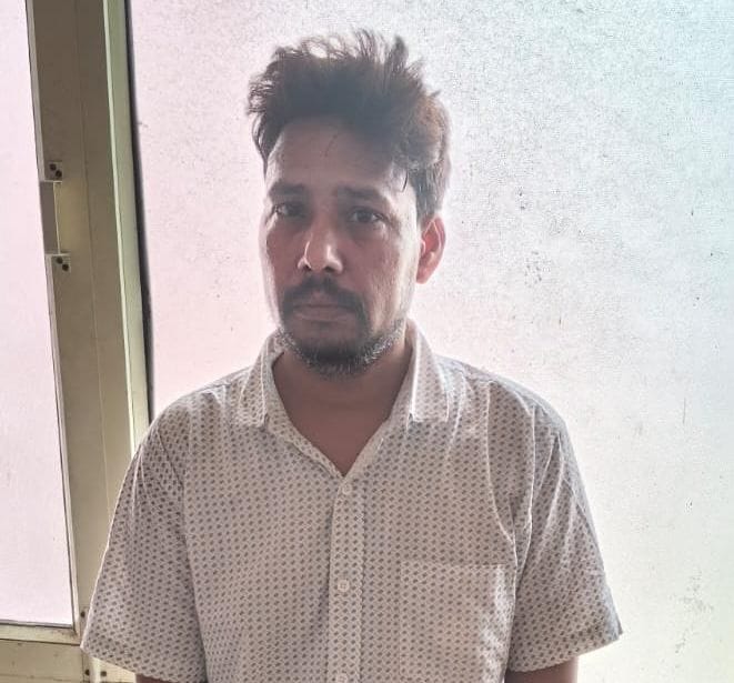 Lakhs of rupees were defrauded in the name of getting a job in the Railways, the gang leader was arrested from Lucknow.Lakhs of rupees were defrauded in the name of getting a job in the Railways, the gang leader was arrested from Lucknow.