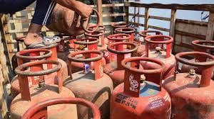 Consumers distressed by shortage of domestic gas cylinders in the city